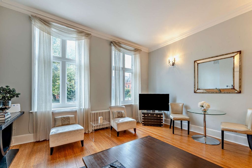 Property photo 1 of 12 High Ceilings