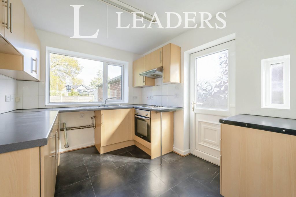 Property photo 3 of 10 Kitchen
