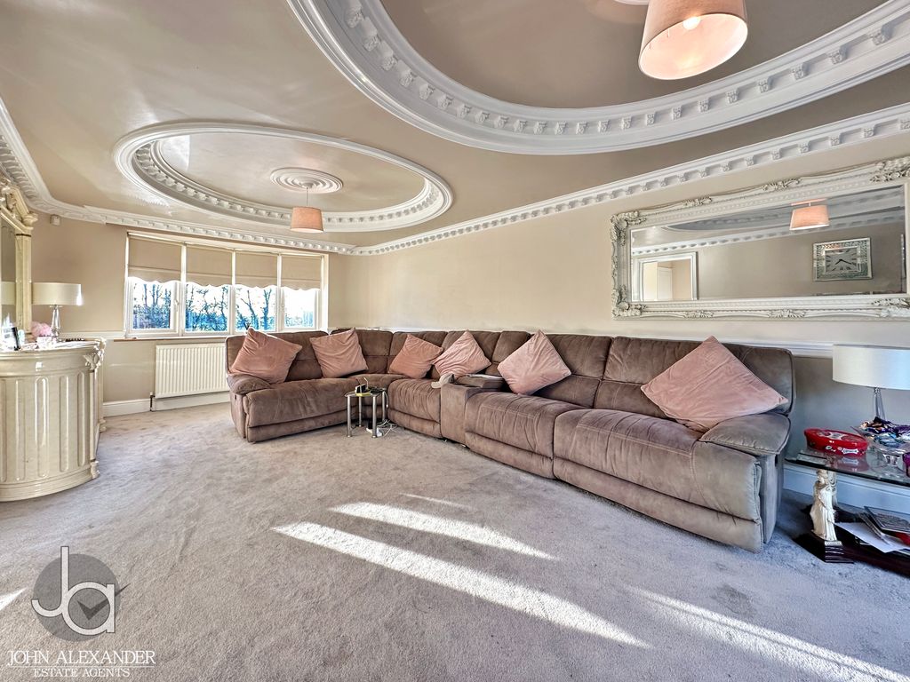 Property photo 3 of 35