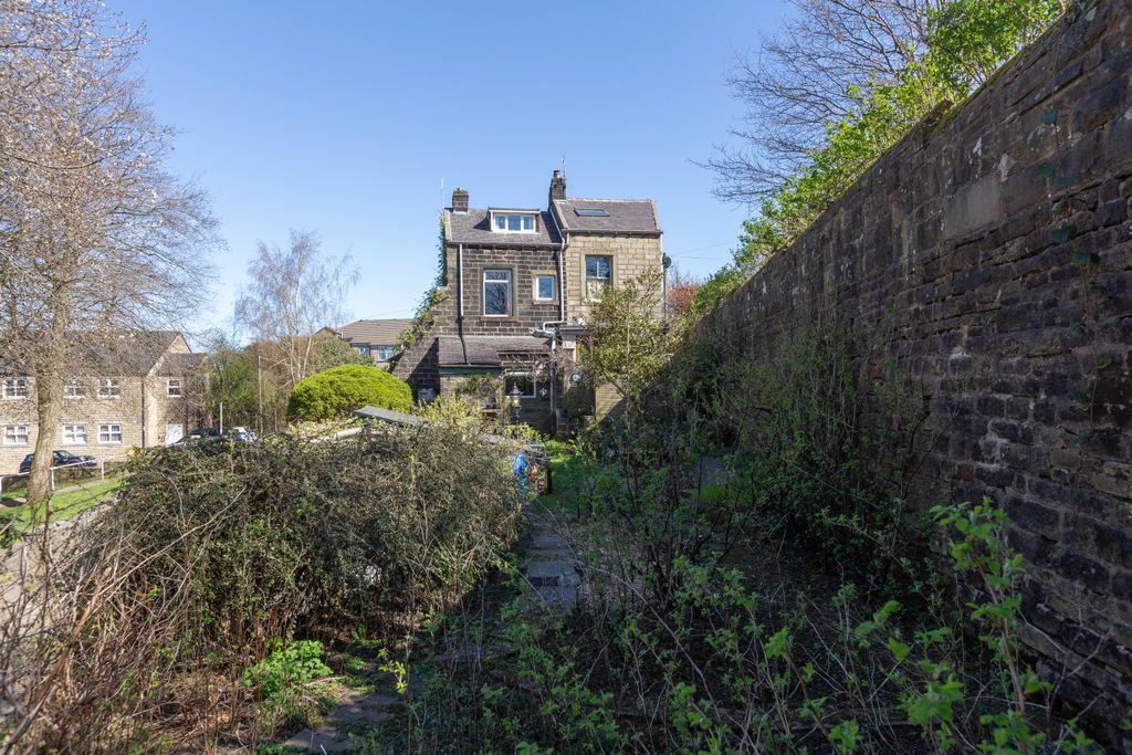 Property photo 3 of 32 Rear Garden &amp; External