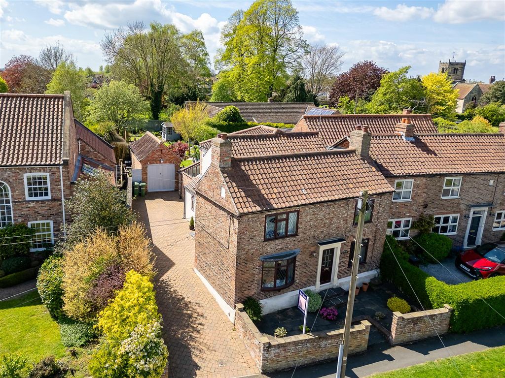 Property photo 1 of 32