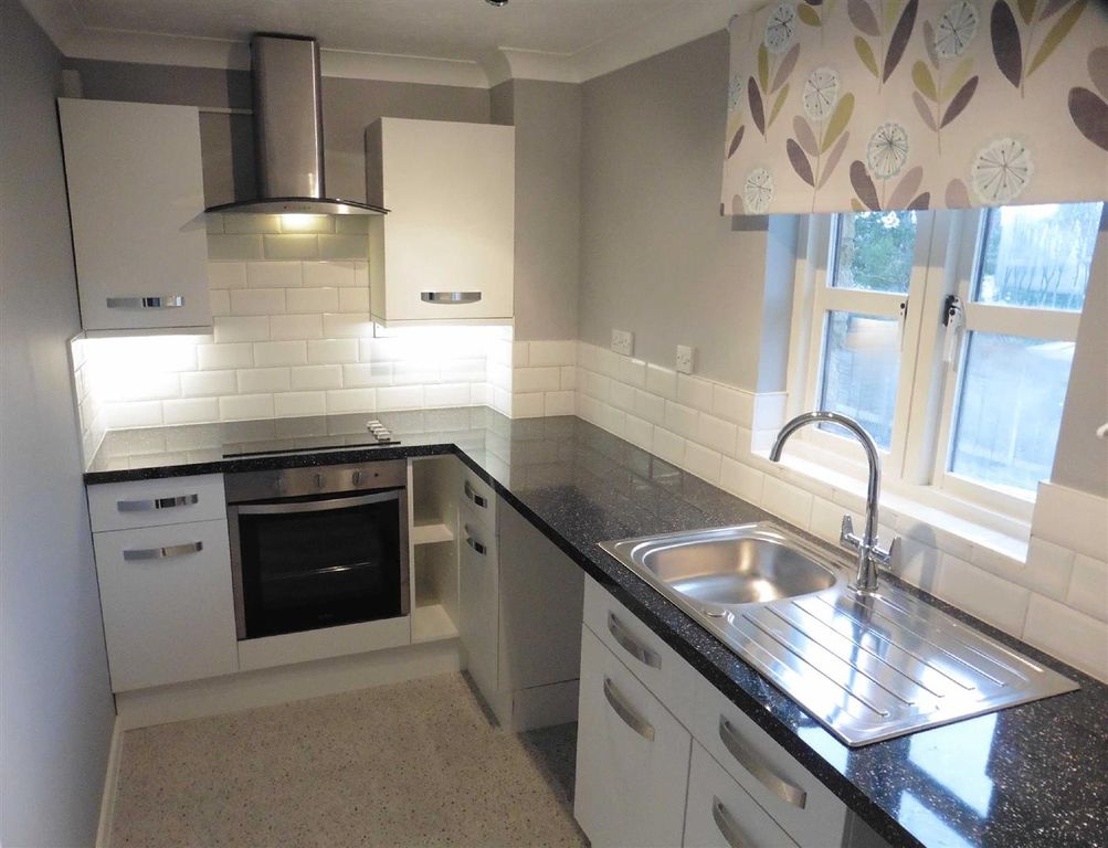 Property photo 2 of 6 Kitchen
