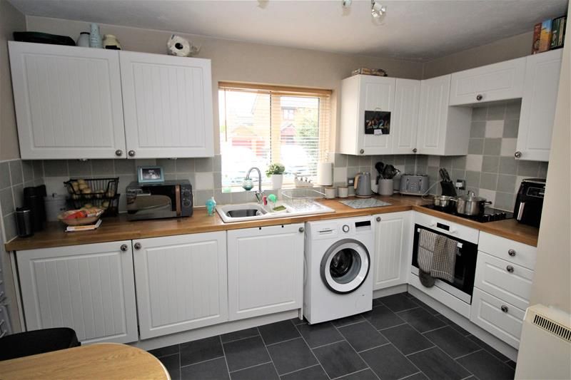 Property photo 3 of 8 Kitchen