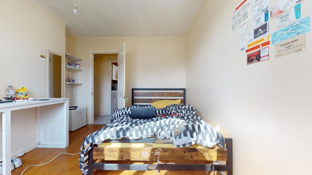 Property photo 2 of 12 Bedroom