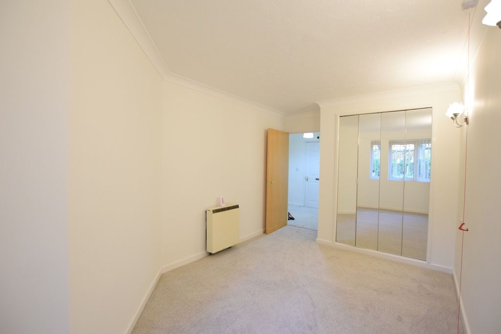 Property photo 3 of 14 Double Bedroom