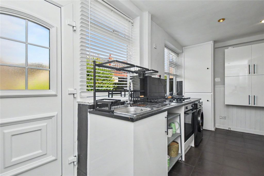 Property photo 3 of 16 Kitchen