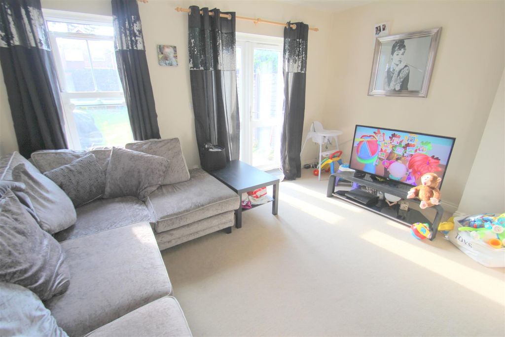 Property photo 2 of 7 Lounge (18).Jpg