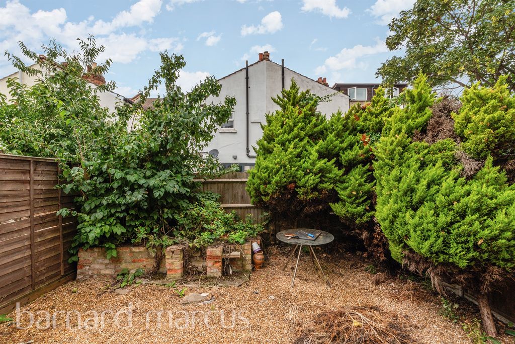 Property photo 2 of 8