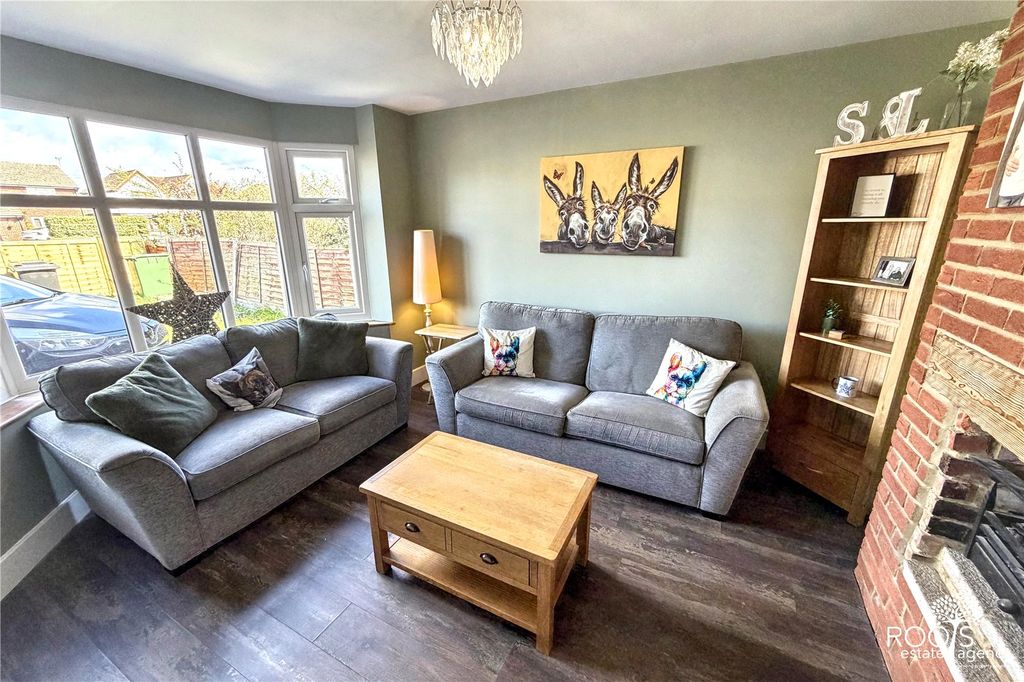 Property photo 2 of 16 Lounge