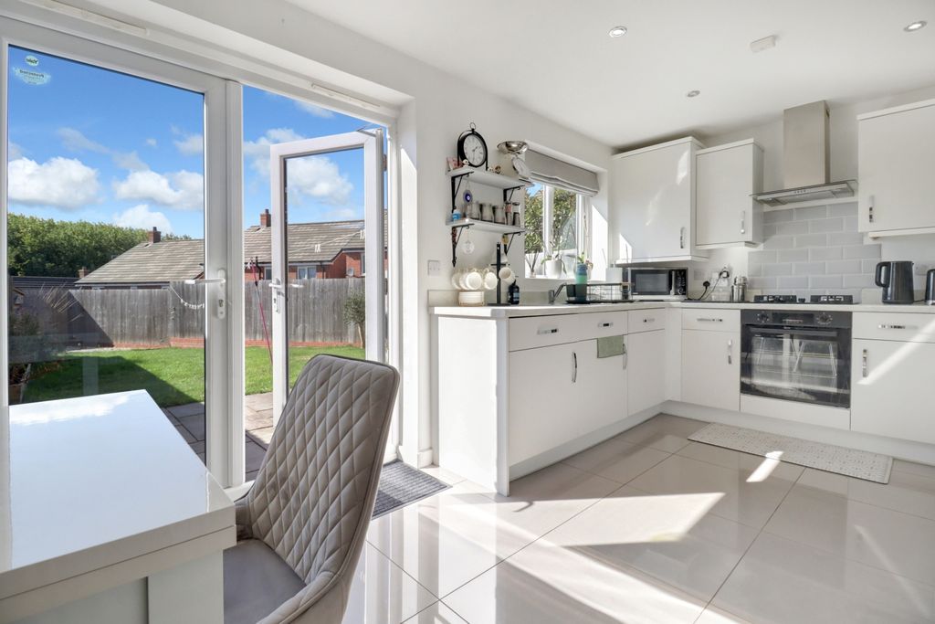 Property photo 2 of 21 Img_0302-Img_0304