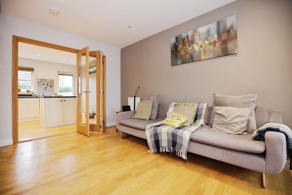 Property photo 3 of 11