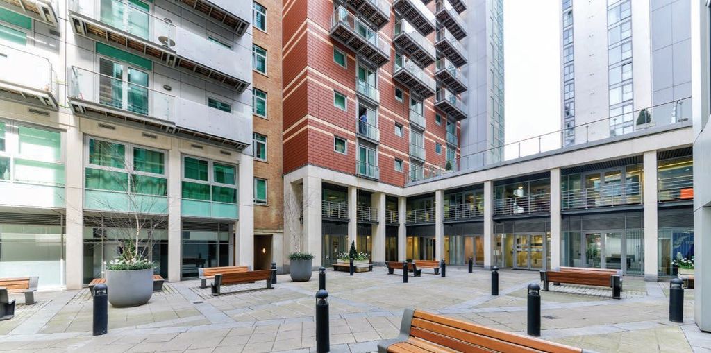 Property photo 1 of 3 Albert Embankment