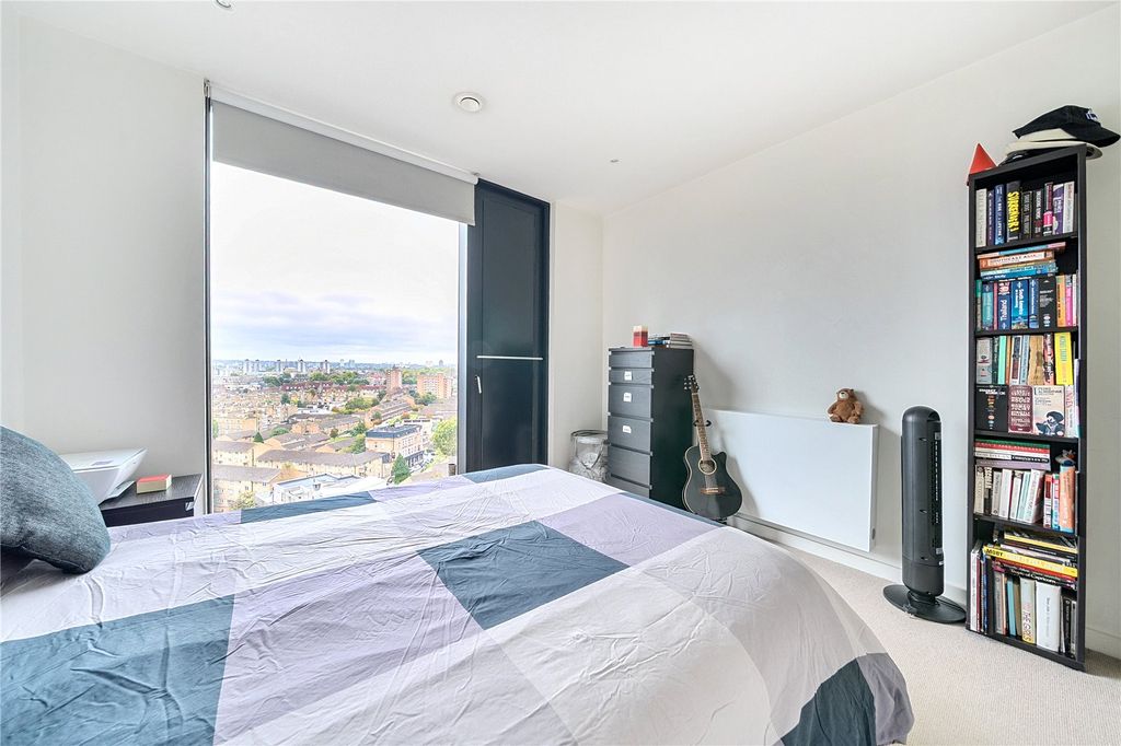 Property photo 2 of 15 Bedroom