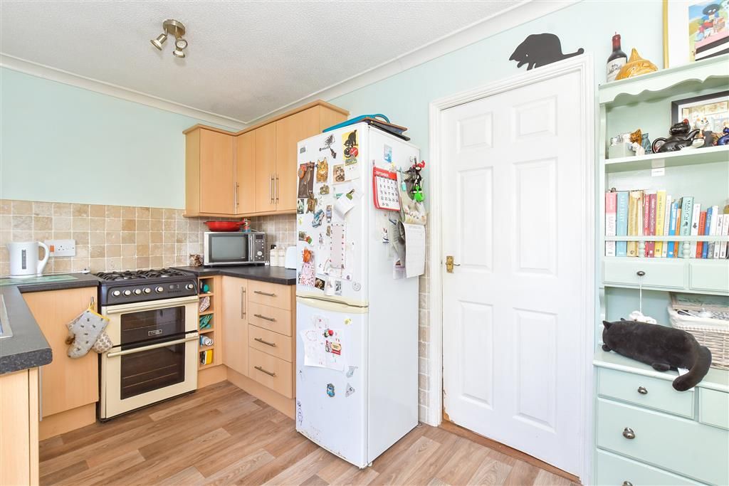 Property photo 3 of 10 Kitchen