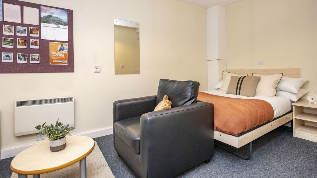 Property photo 2 of 12