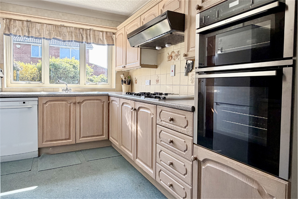 Property photo 3 of 31 Kitchen/Breakfast