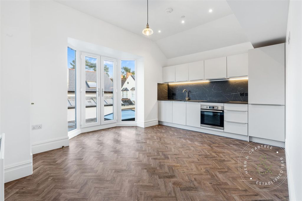 Property photo 2 of 34 Cathedral Road Aprts, Five, Herncrabtree (10).Jpg