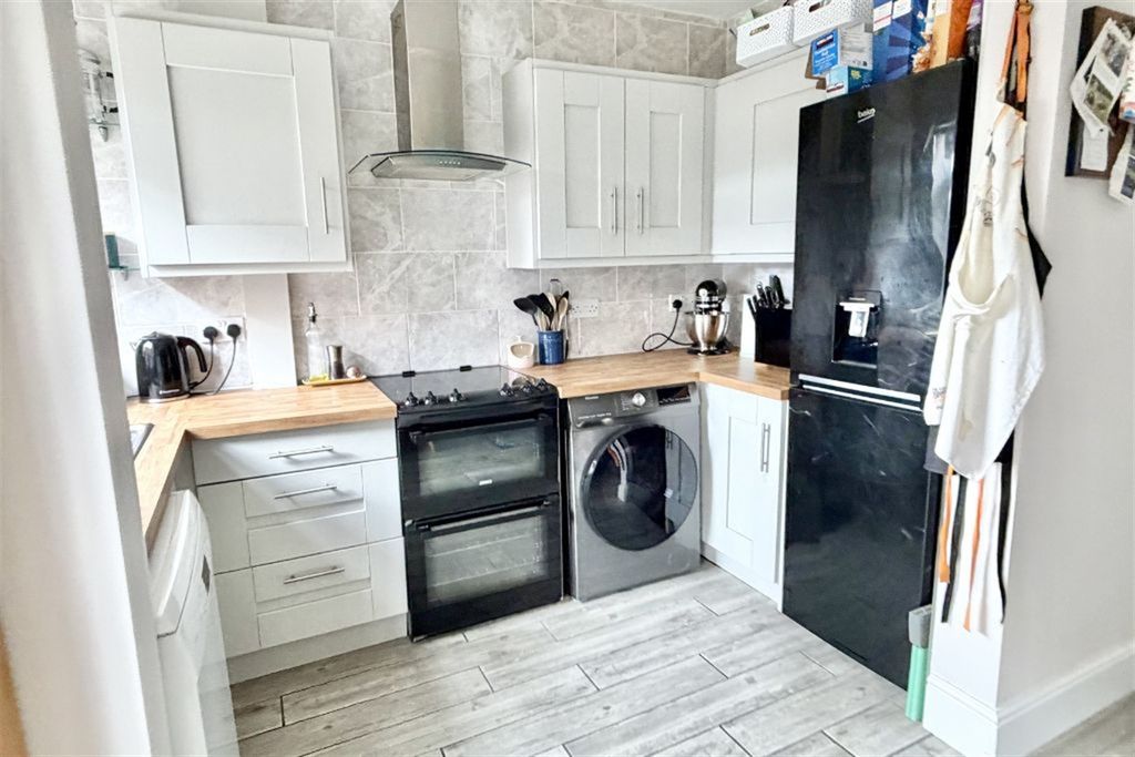 Property photo 3 of 26 Kitchen