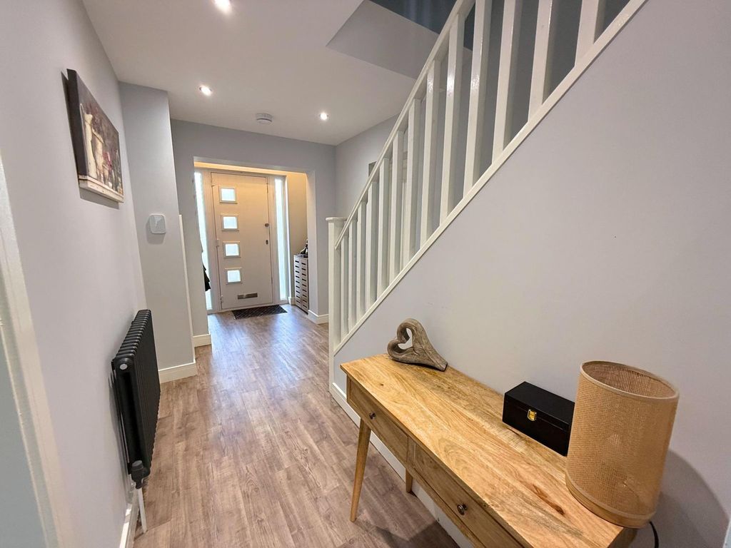 Property photo 3 of 43
