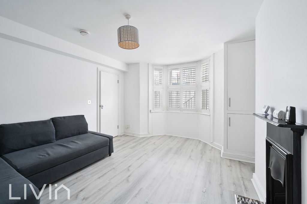 Property photo 3 of 10 3