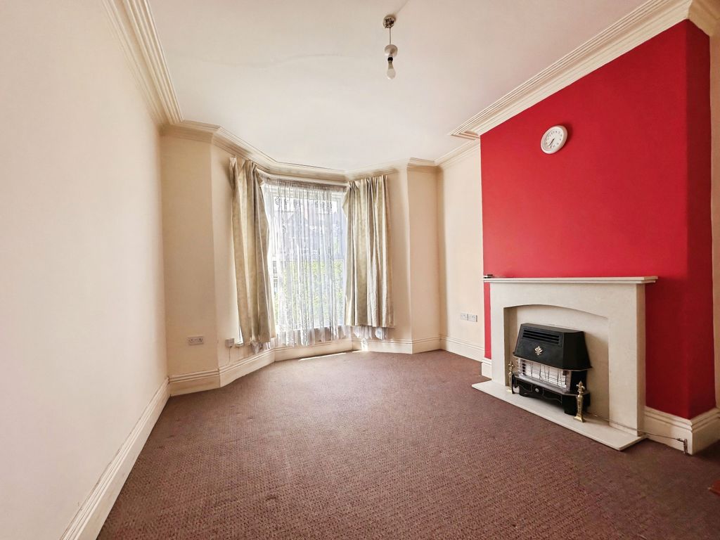 Property photo 2 of 15 Lounge