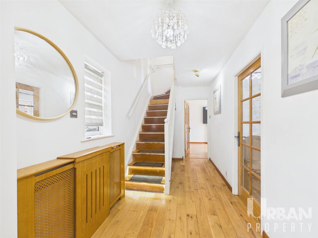 Property photo 3 of 14 Cam03038G0-Pr0230-Still013.Jpg