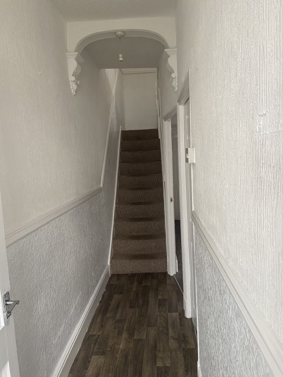 Property photo 2 of 10 Hallway