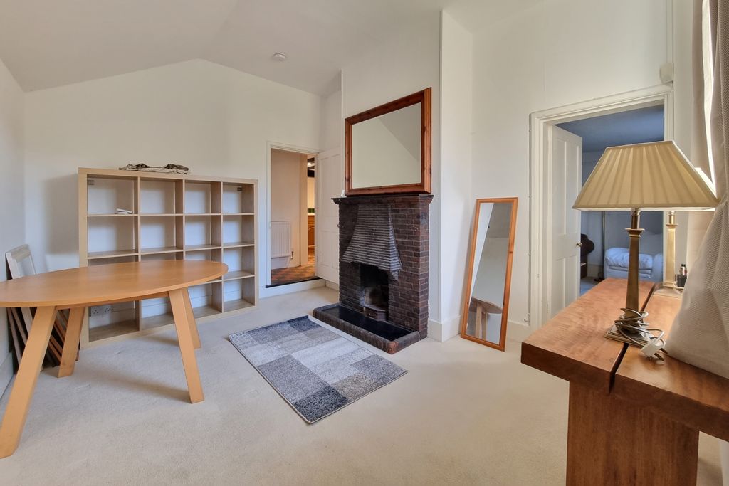 Property photo 3 of 17 20251219_103221