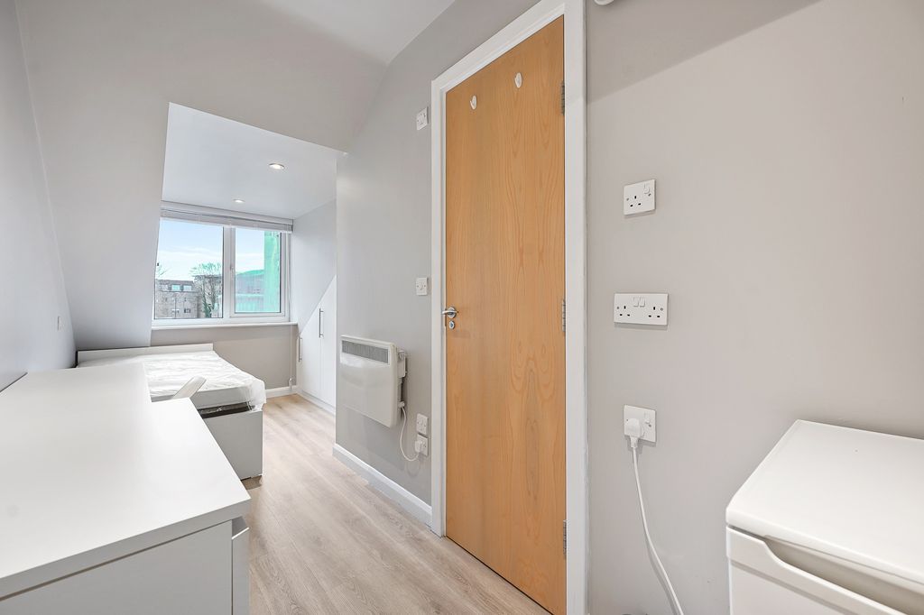 Property photo 1 of 10 Cs - Room 24, 30 Westland Road - A1 (1)