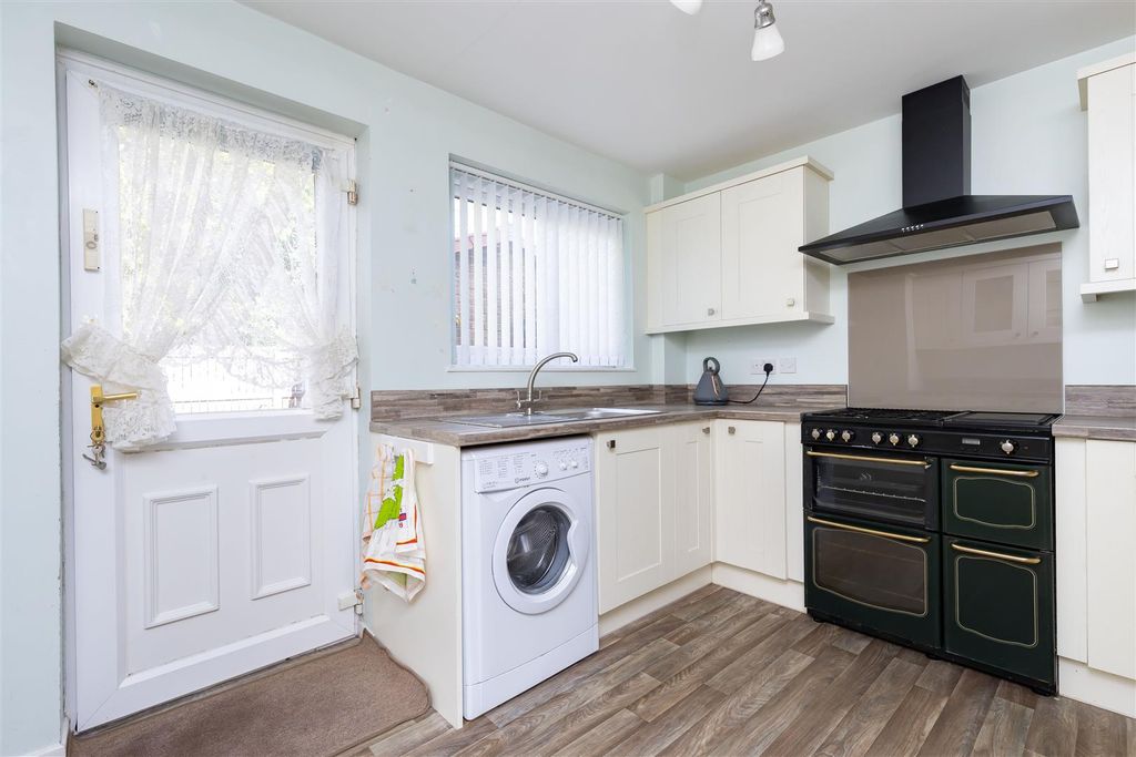 Property photo 3 of 32 Kitchen