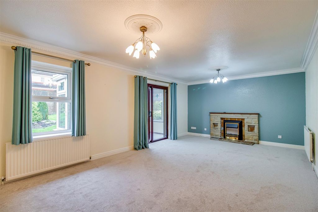 Property photo 3 of 12 Lounge/Diner