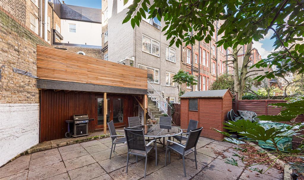Property photo 3 of 11 Gledhow Gardens 2_31-4-2. Low Res.Jpg