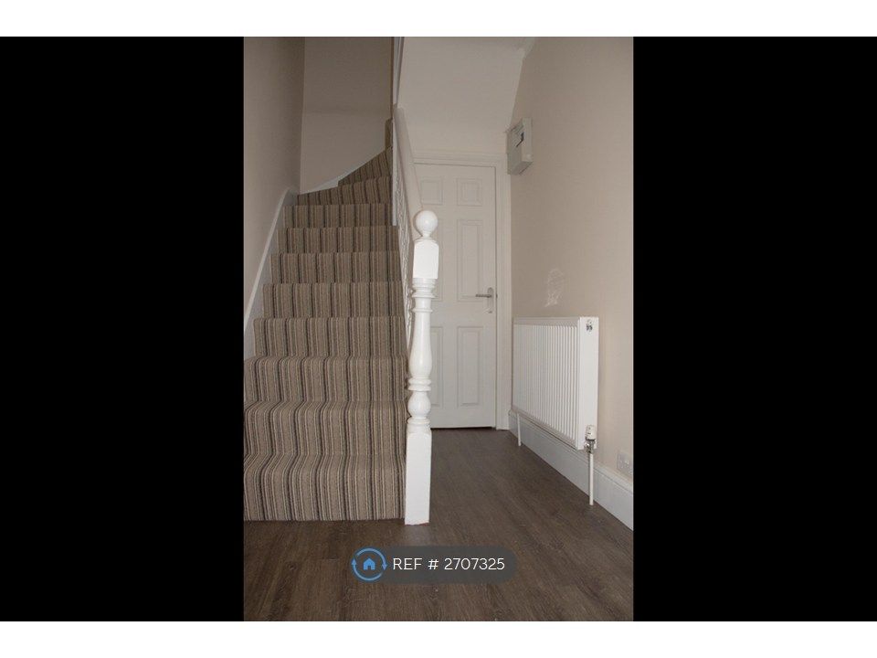 Property photo 3 of 16 Hallway