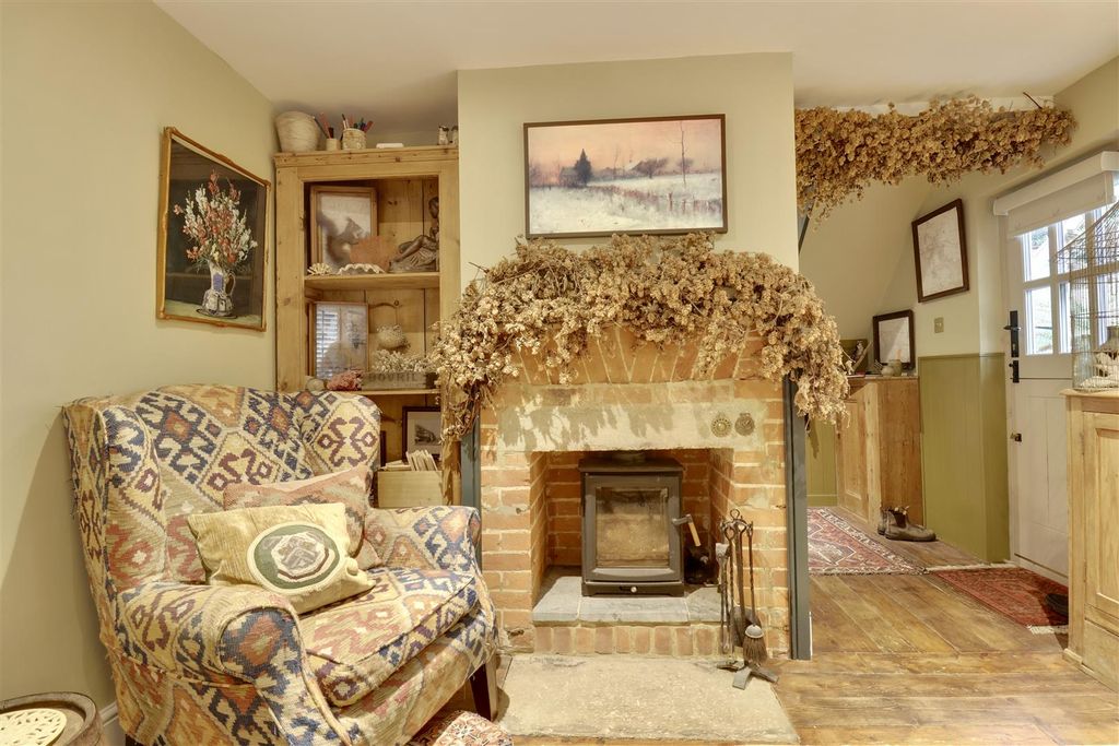 Property photo 2 of 30 Lounge