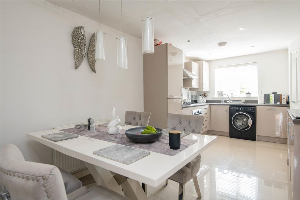 Property photo 3 of 24 Kitchen / Dining