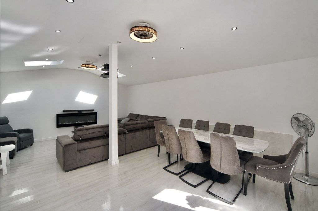 Property photo 3 of 27 Picture No. 30