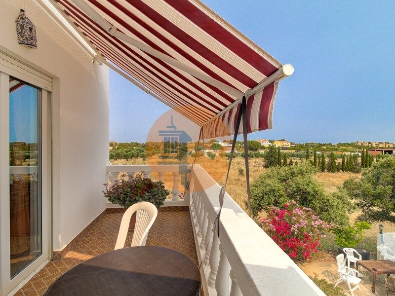 Property photo 1 of 98