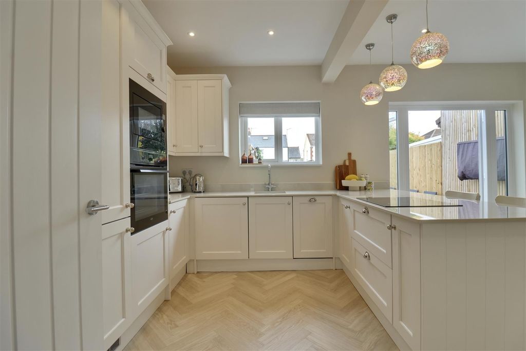 Property photo 2 of 24 58C247Eb-Bd7D-46Ea-95B1-D72CD015Ec31_1_201_A.Jpeg