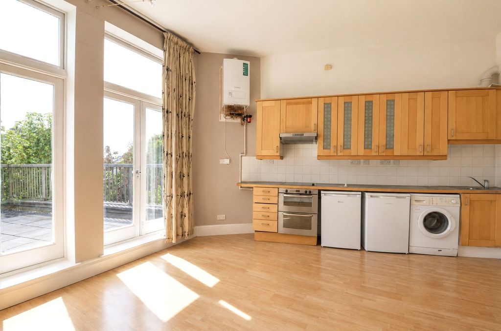 Property photo 2 of 11 Picture No. 03