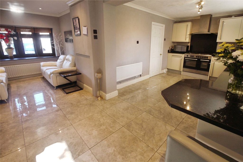 Property photo 2 of 20 Kitchen/Dining Room