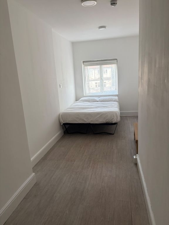 Property photo 1 of 6 Room