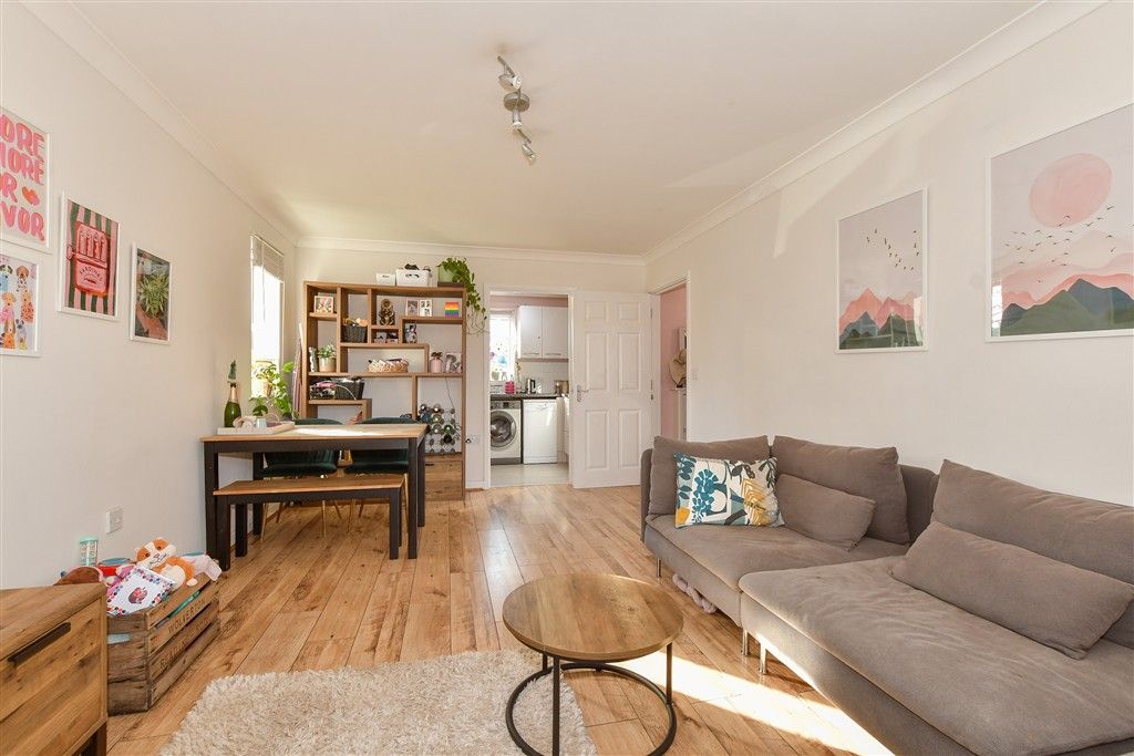 Property photo 3 of 9 Lounge/Diner