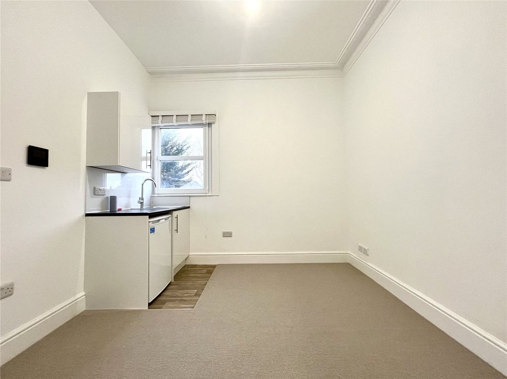 Property photo 2 of 8 Room