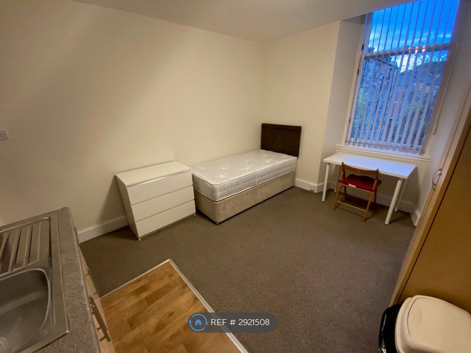 Property photo 3 of 7 Room 3
