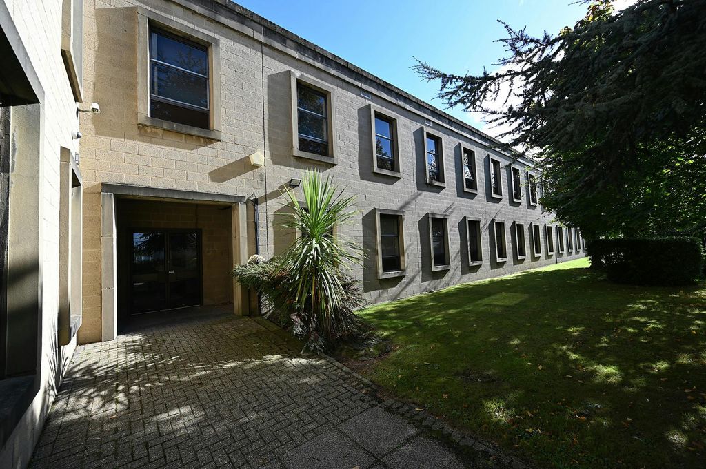 Property photo 1 of 6 Carlyle House 1.Jpg
