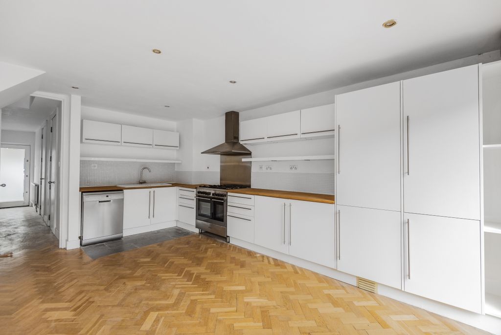 Property photo 3 of 15 Kitchen