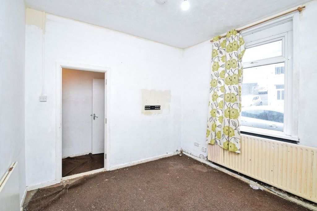 Property photo 3 of 20