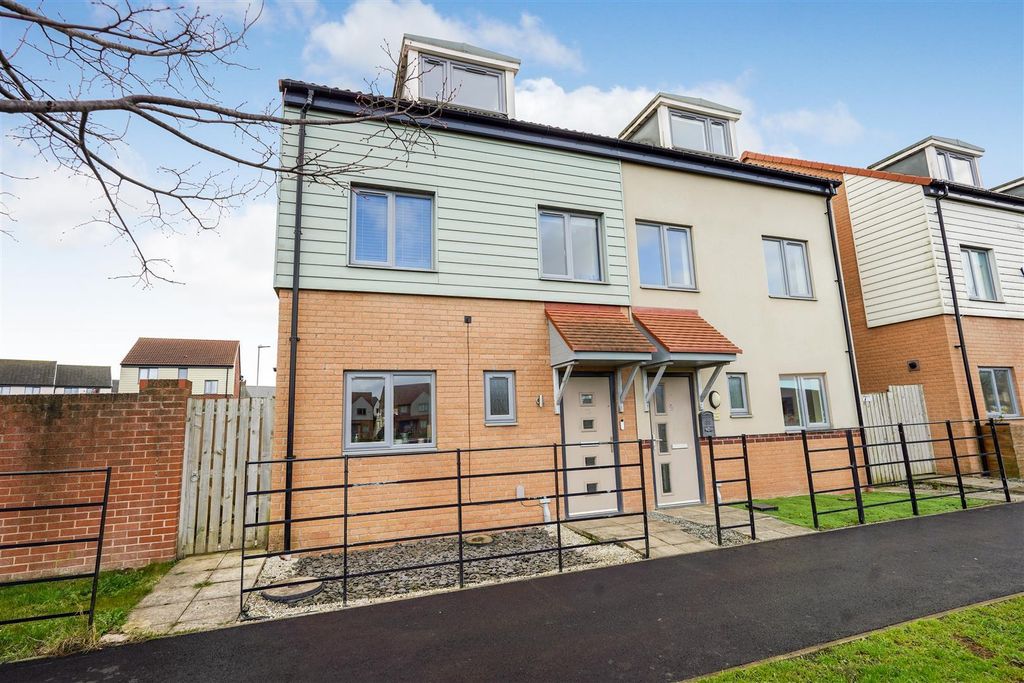Property photo 1 of 15 External