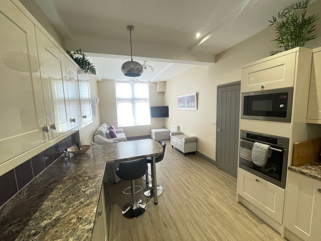 Property photo 2 of 7 Kitchen