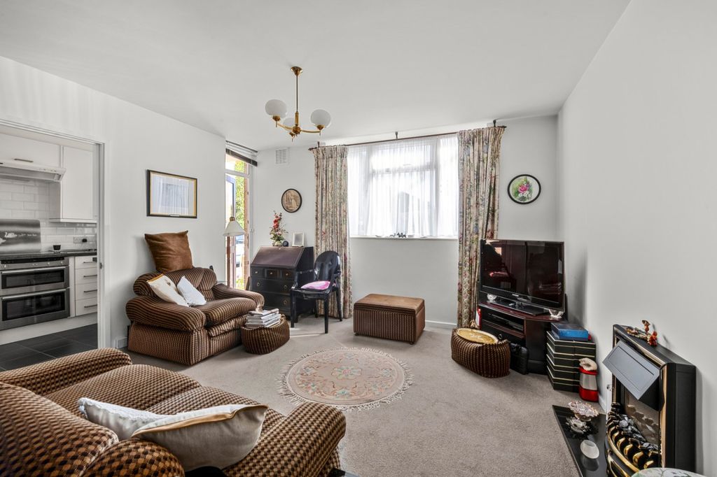 Property photo 2 of 7